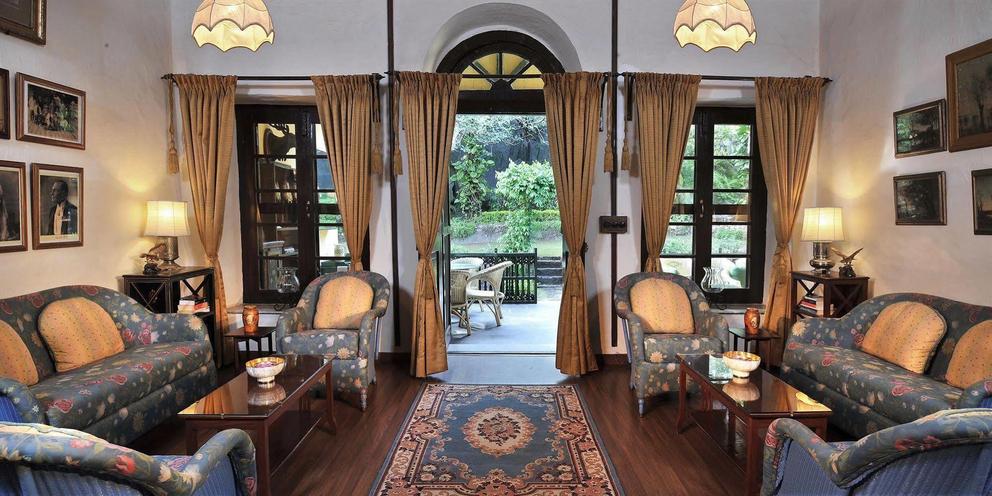Welcomheritage Connaught House Mount Abu Exterior foto