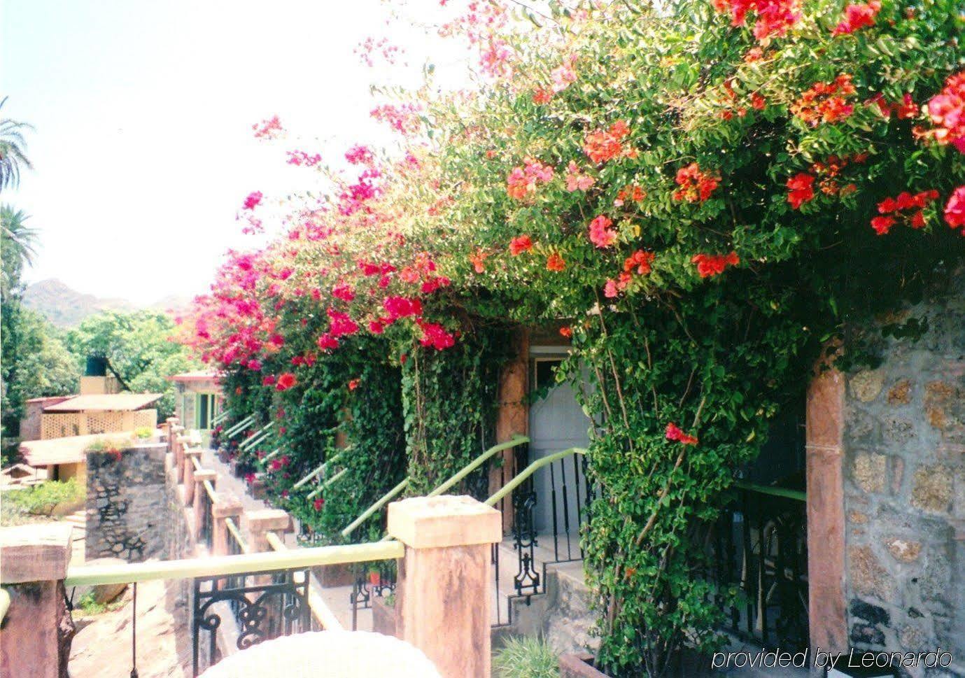 Welcomheritage Connaught House Mount Abu Exterior foto